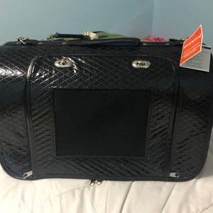 Travel carrier for pets